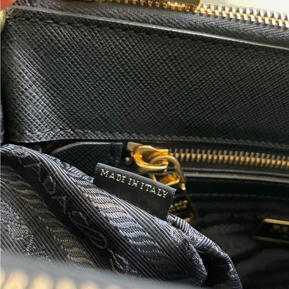 Prada Galleria Saffiano leather bag, Medium size - Picture 8 of 16